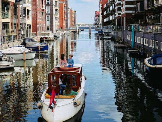 Amsterdam Canal Cruise: Float Like a Local on Diana