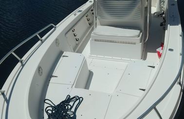 Mako Center Console with 200 hp 4 stroke Rental in Key Largo, Florida