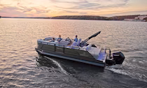 Las Vegas: Luxury Regency 250LE Sport Pontoon for Charter
