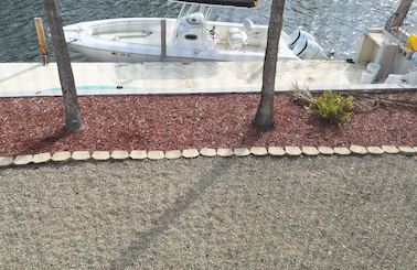 Boston Whaler 27' Center Console for Rent in Key Largo