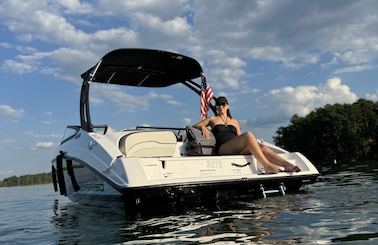 Yamaha AR190 Bowrider Boat for Rent at Lake Lanier for 8 Guests