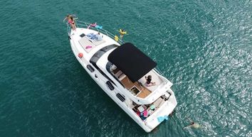 Chicago Yacht Charters with Captain Lindsey